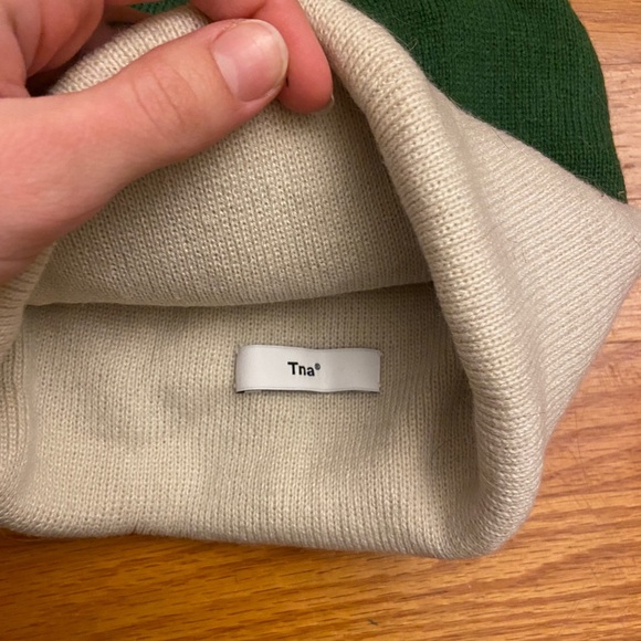Aritzia beanie - Picture 2 of 2